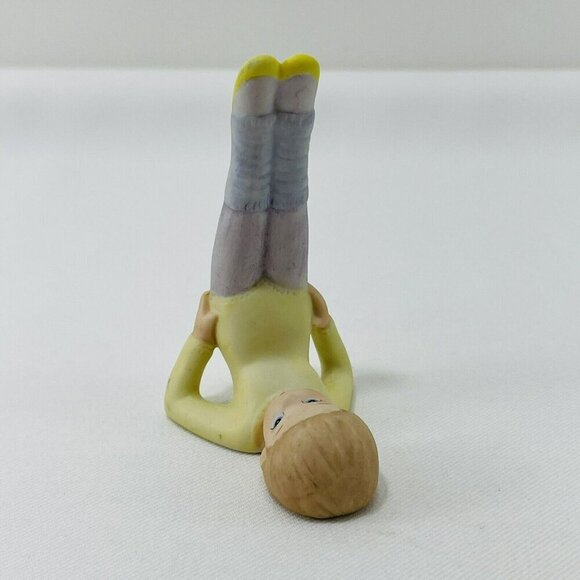 Vintage Lefton Ballet Dancer Ballerina Figurine Dancing Girl Leg Stretch 07704 - Picture 5 of 12